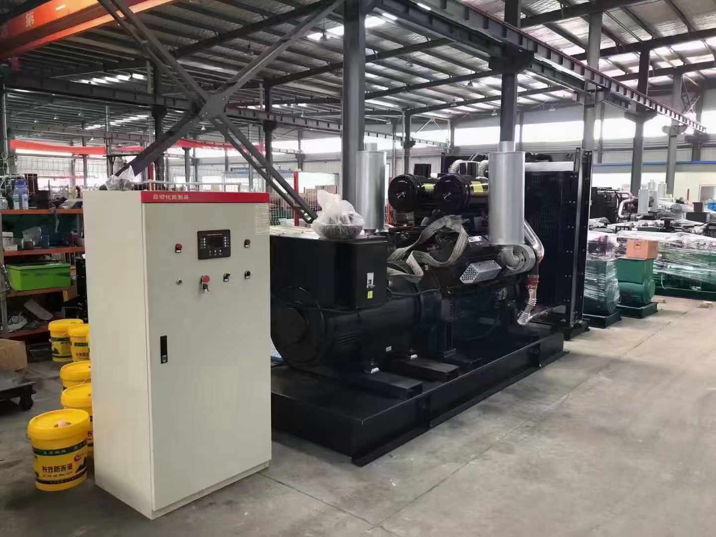成华柴油发电机运行时的噪音和振动水平如何？
