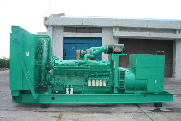 成华工厂发电机应急发电时如何更准确地检查发电机状态？